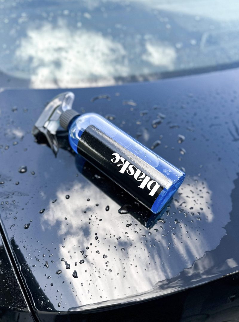 Blaske Spray Wax efekt na czarnym lakierze - przygotowanie samochodu do woskowania